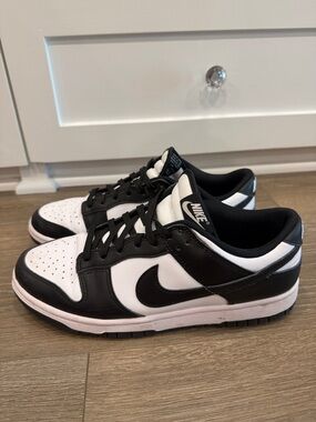 Nike Black and White Low-Top Sneakers - Men